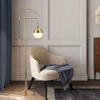 Lámpara de pie Oria – Elegancia minimalista en oro y luz cálida de diseño Lámpara de pie Oria – Elegancia minimalista en oro y luz cálida de diseño